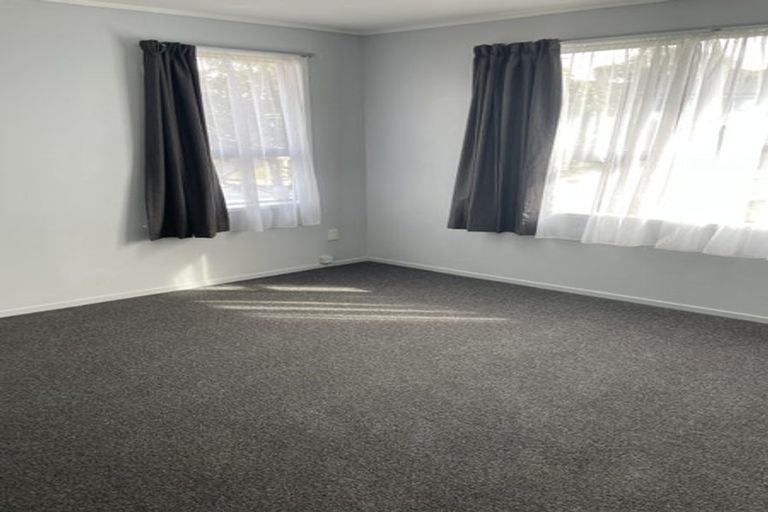 Photo of property in 1 West Harbour Drive, West Harbour, Auckland, 0618