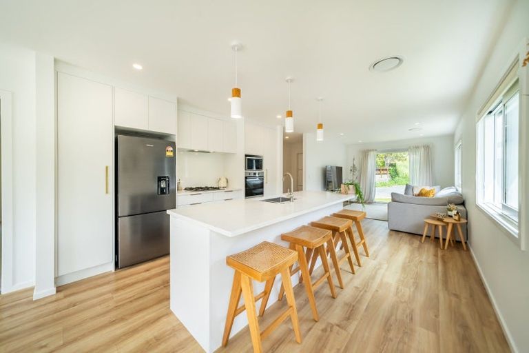 Photo of property in 23 Thornbury Lane, Timberlea, Upper Hutt, 5018