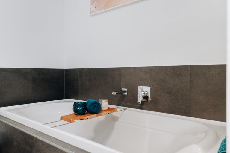 Photo of property in 20 Fallow Street, Jacks Point, 9371