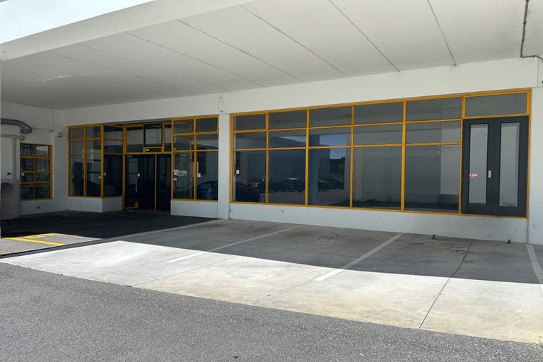 Photo of property in 122 Molesworth Street, Taita, Lower Hutt, 5011