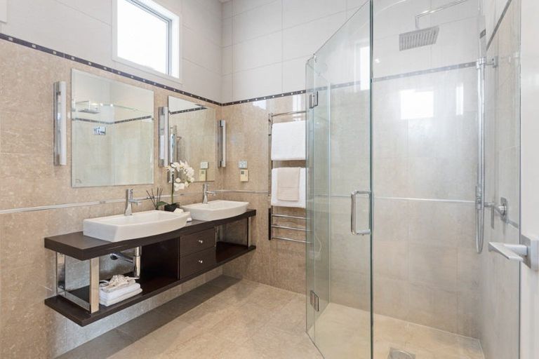 Photo of property in 42a Tindalls Bay Road, Tindalls Beach, Whangaparaoa, 0930