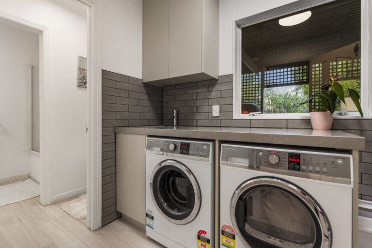 Photo of property in 58 Marina View Drive, West Harbour, Auckland, 0618