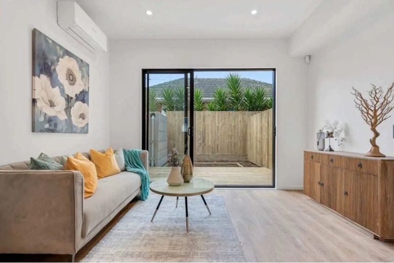 Photo of property in 35 Martin Road, Manurewa, Auckland, 2102