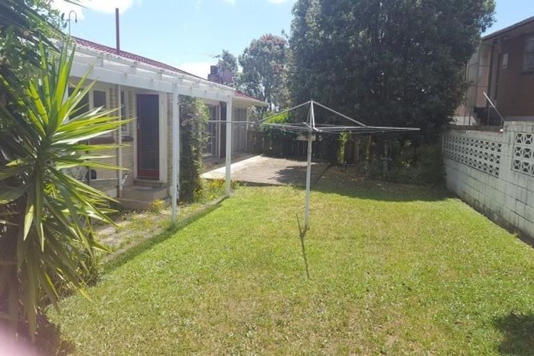 Photo of property in 25 Ellesmere Crescent, Pakuranga Heights, Auckland, 2010