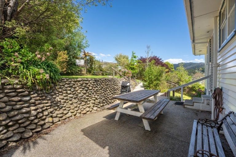 Photo of property in 52 Bird Grove, Stokes Valley, Lower Hutt, 5019