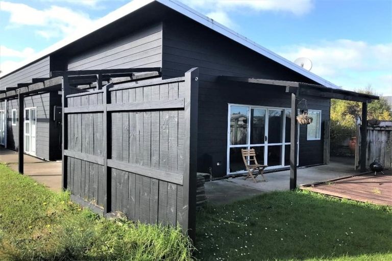 Photo of property in 7 Marchant Place, Westown, New Plymouth, 4310