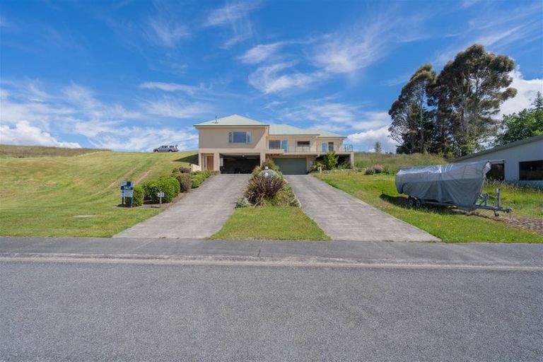 Photo of property in 25 Muriwai Drive, Manapouri, 9679