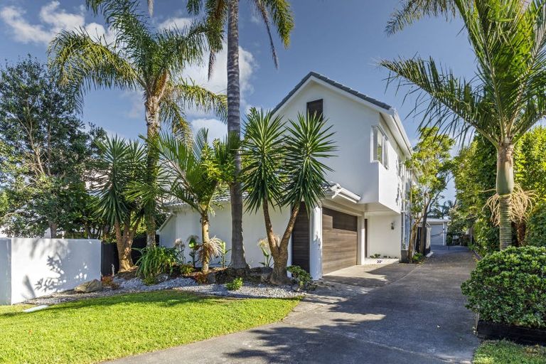 Photo of property in 2/20 Norwood Road, Bayswater, Auckland, 0622