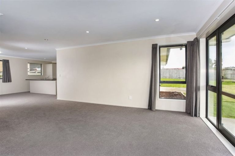 Photo of property in 20 Mcgowan Rise, Tuakau, 2121