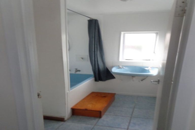 Photo of property in 1 Titoki Street, Te Atatu Peninsula, Auckland, 0610