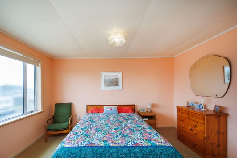 Photo of property in 19 Marine Parade South, Foxton Beach, Foxton, 4815