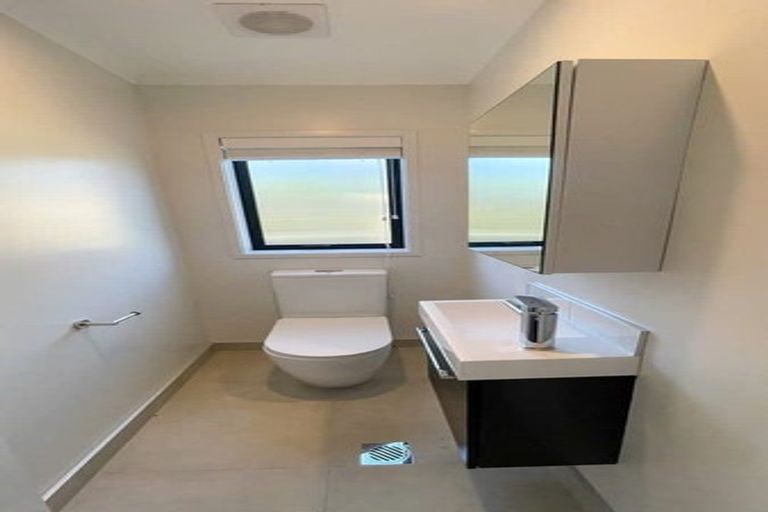 Photo of property in 7/77 Glenmore Road, Sunnyhills, Auckland, 2010