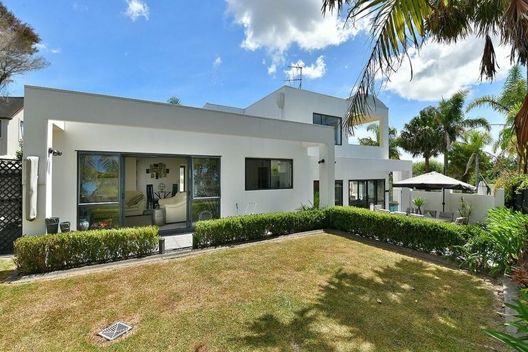 Photo of property in 8 Hobie Court, West Harbour, Auckland, 0618