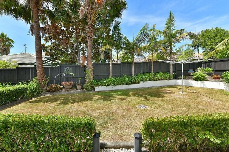 Photo of property in 8 Hobie Court, West Harbour, Auckland, 0618