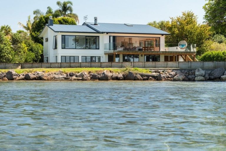 Photo of property in 12 Beach Grove, Omokoroa, 3114