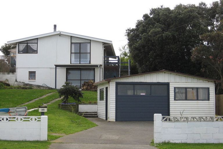Photo of property in 35 Ruapehu Street, Castlecliff, Whanganui, 4501