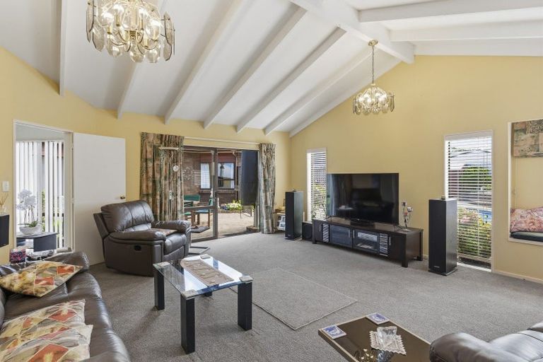 Photo of property in 11 Oakwood Grove, Paraparaumu Beach, Paraparaumu, 5032