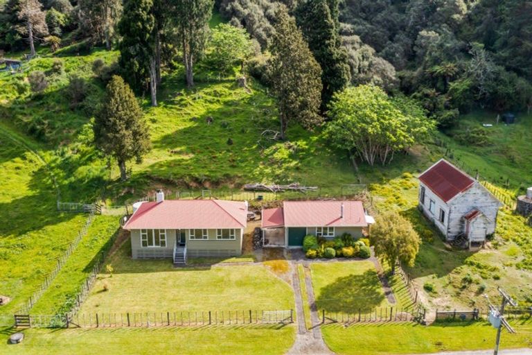 Photo of property in 48a-b Whangamomona Road, Whangamomona, Stratford, 4396