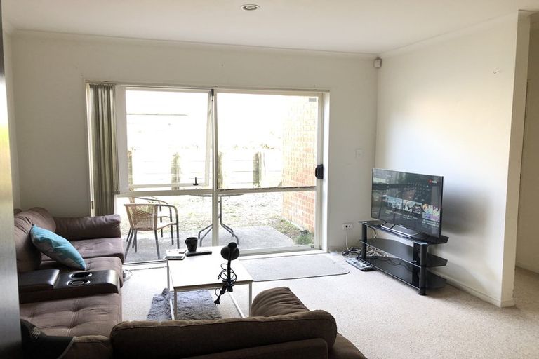 Photo of property in 10 Brashier Circle, Sunnyvale, Auckland, 0612
