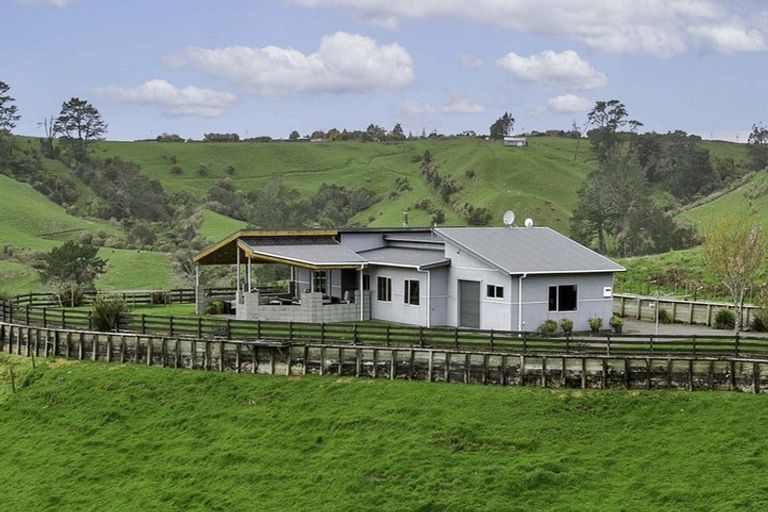 Photo of property in 350 Awai Road, Tarurutangi, New Plymouth, 4372