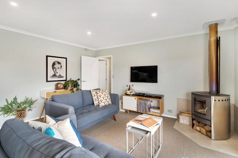 Photo of property in 6 Strasbourge Street, Martinborough, 5711