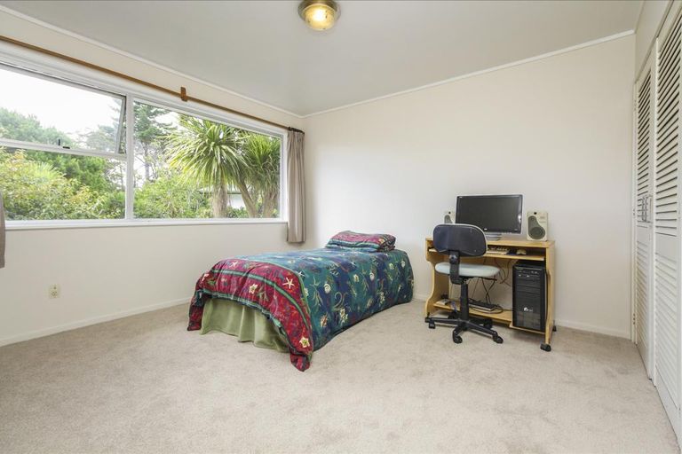 Photo of property in 20 Finlow Drive, Te Atatu South, Auckland, 0610