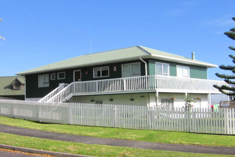 Photo of property in 3 Teak Grove, Totara Heights, Auckland, 2105