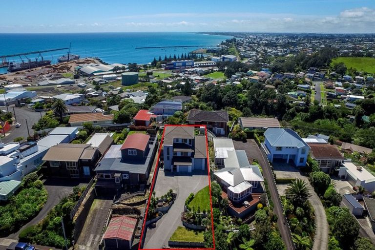 Photo of property in 10 Scott Street, Moturoa, New Plymouth, 4310
