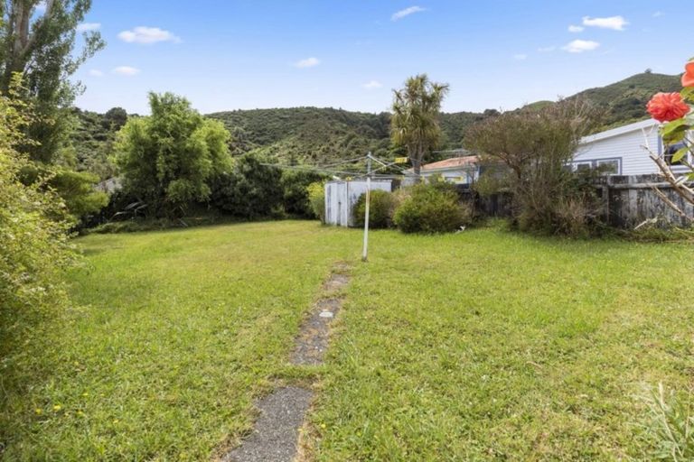 Photo of property in 70 Wilkie Crescent, Naenae, Lower Hutt, 5011