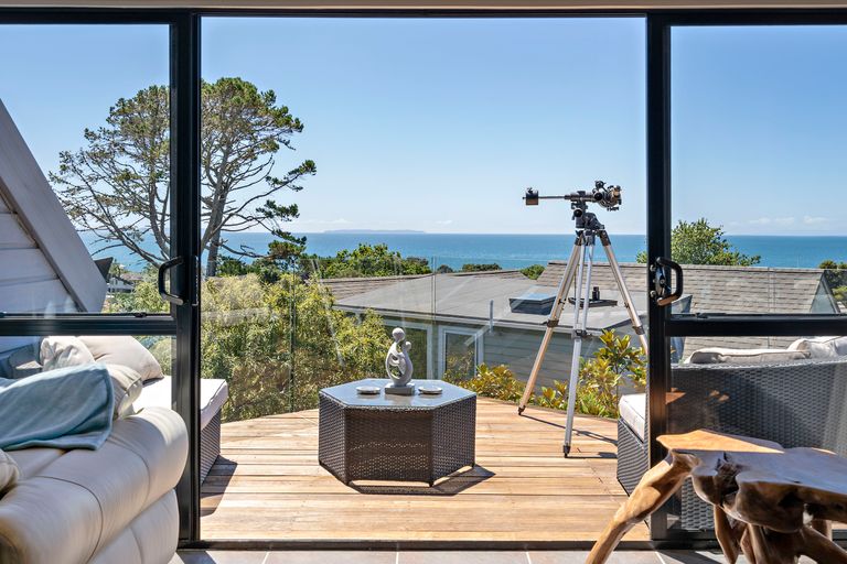 Photo of property in 15 Park Rise, Campbells Bay, Auckland, 0630