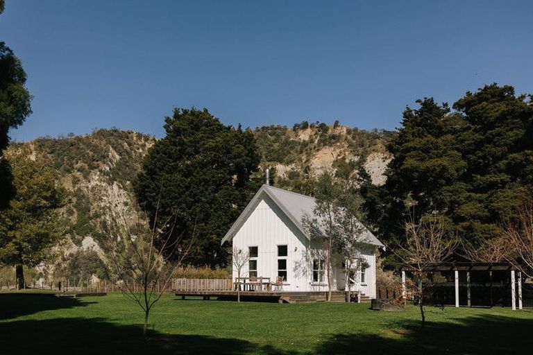 Photo of property in 216 Rowes Road, Hunterville, 4785