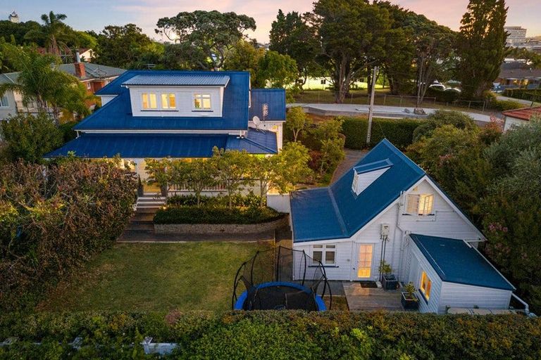 Photo of property in 8 Dodson Avenue, Milford, Auckland, 0620