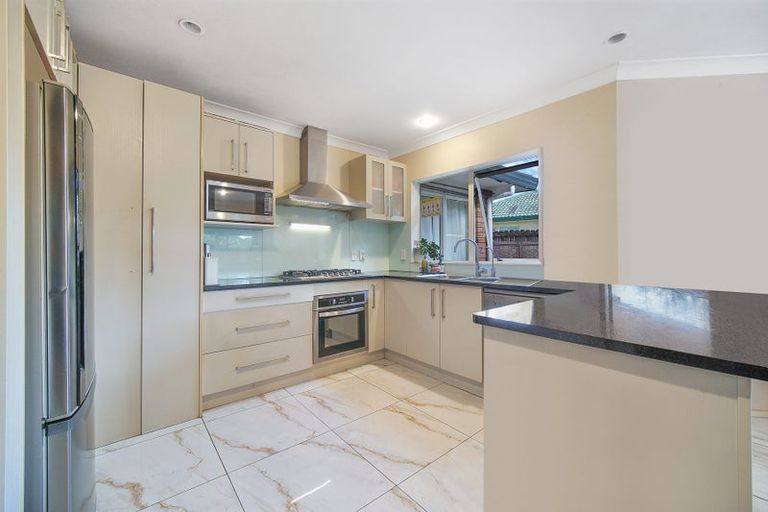 Photo of property in 100 Westerham Drive, Dannemora, Auckland, 2016