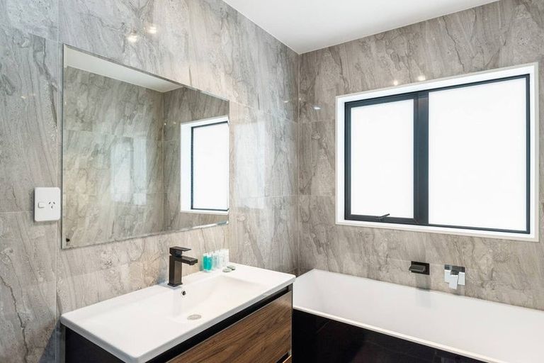 Photo of property in 8b Lynette Place, Mangere, Auckland, 2022