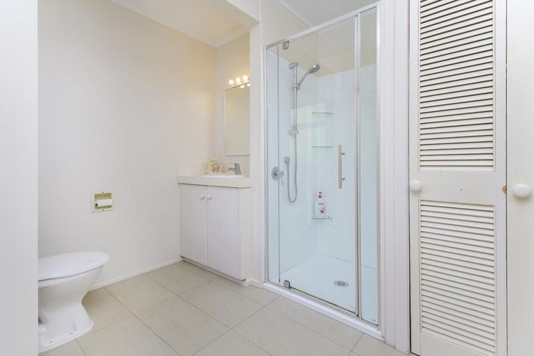 Photo of property in 20 Finlow Drive, Te Atatu South, Auckland, 0610