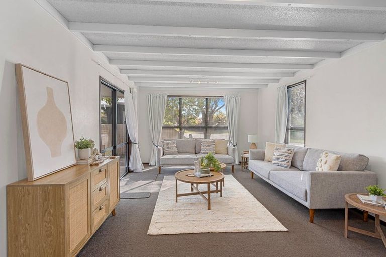 Photo of property in 35 Royal Park Drive, Parklands, Christchurch, 8083