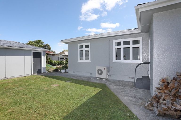 Photo of property in 16 Oxford Street, Marton, 4710