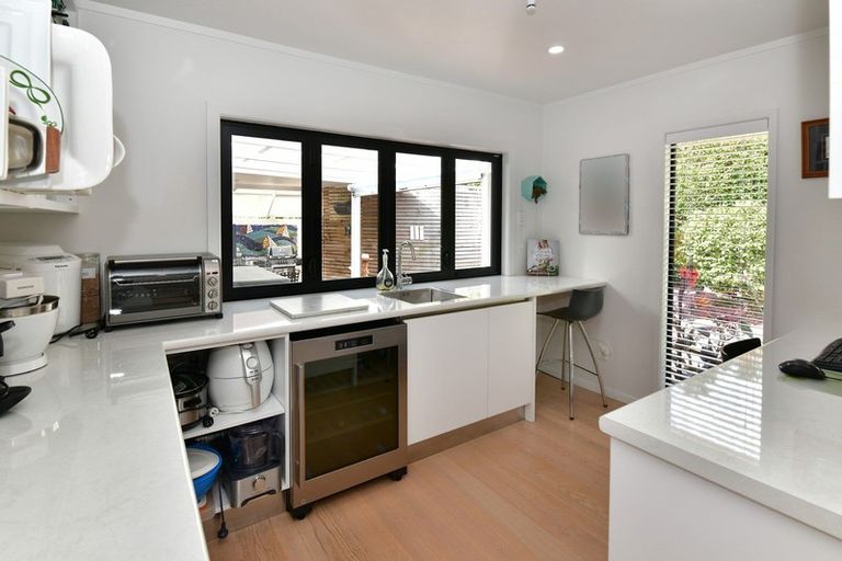 Photo of property in 47 De Luen Avenue, Tindalls Beach, Whangaparaoa, 0930