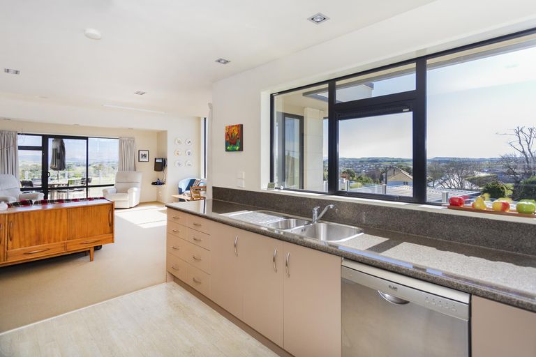 Photo of property in 14 Selwyn Street, South Hill, Oamaru, 9400