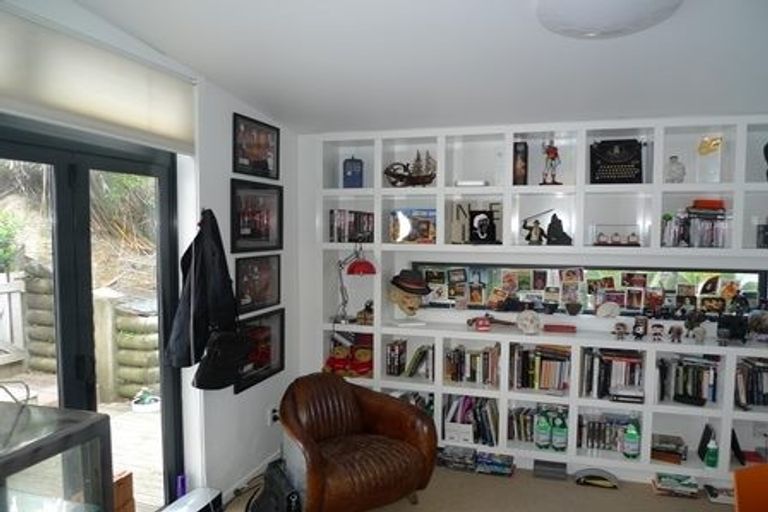 Photo of property in 15 Cavalry Close, Crofton Downs, Wellington, 6035