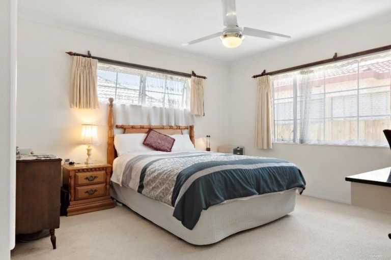 Photo of property in 15 Palmcrest Grove, Highland Park, Auckland, 2010