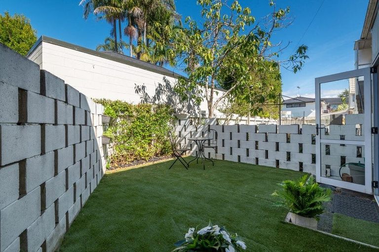 Photo of property in 4/155 Shakespeare Road, Milford, Auckland, 0620