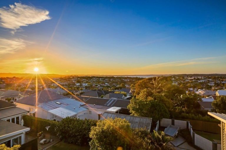 Photo of property in 2c Turakina Street, Merrilands, New Plymouth, 4312