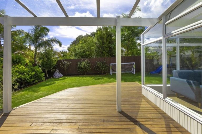 Photo of property in 17a St Michaels Avenue, Point Chevalier, Auckland, 1022