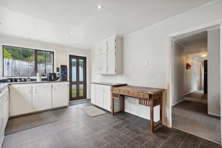 Photo of property in 414 Stokes Valley Road, Stokes Valley, Lower Hutt, 5019