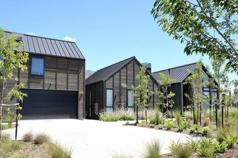 Photo of property in 16 Mccaw Mews, Wanaka, 9305