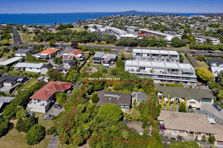 Photo of property in 16 Philson Terrace, Browns Bay, Auckland, 0630