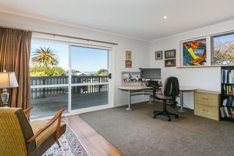 Photo of property in 12 Ormond Road, Hospital Hill, Napier, 4110