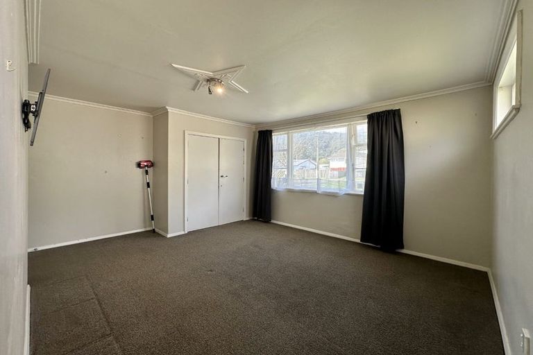 Photo of property in 23 Kereru Grove, Stokes Valley, Lower Hutt, 5019