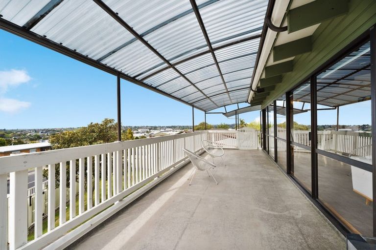 Photo of property in 42 Spence Road, Henderson, Auckland, 0612